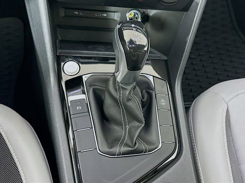 Used 2023 Volkswagen Taos SE w/ Panoramic Sunroof Package FWD image 24