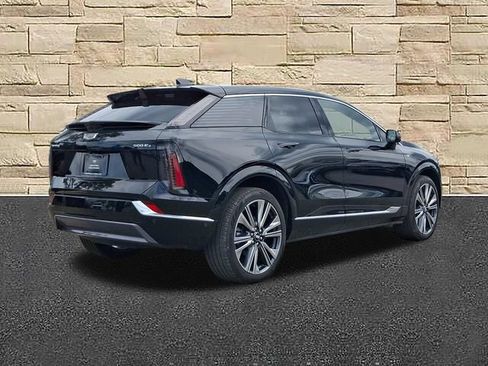 Certified 2025 Cadillac Optiq Luxury 2 AWD/4WD image 4
