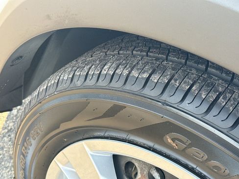 Used 2022 Nissan Kicks S image 9