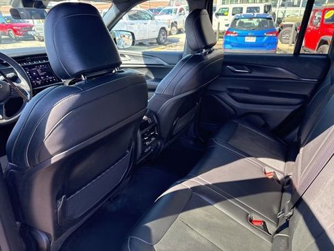 Certified 2025 Jeep Grand Cherokee Altitude image 22