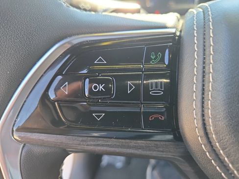 Used 2023 Jeep Grand Cherokee Overland AWD/4WD image 16