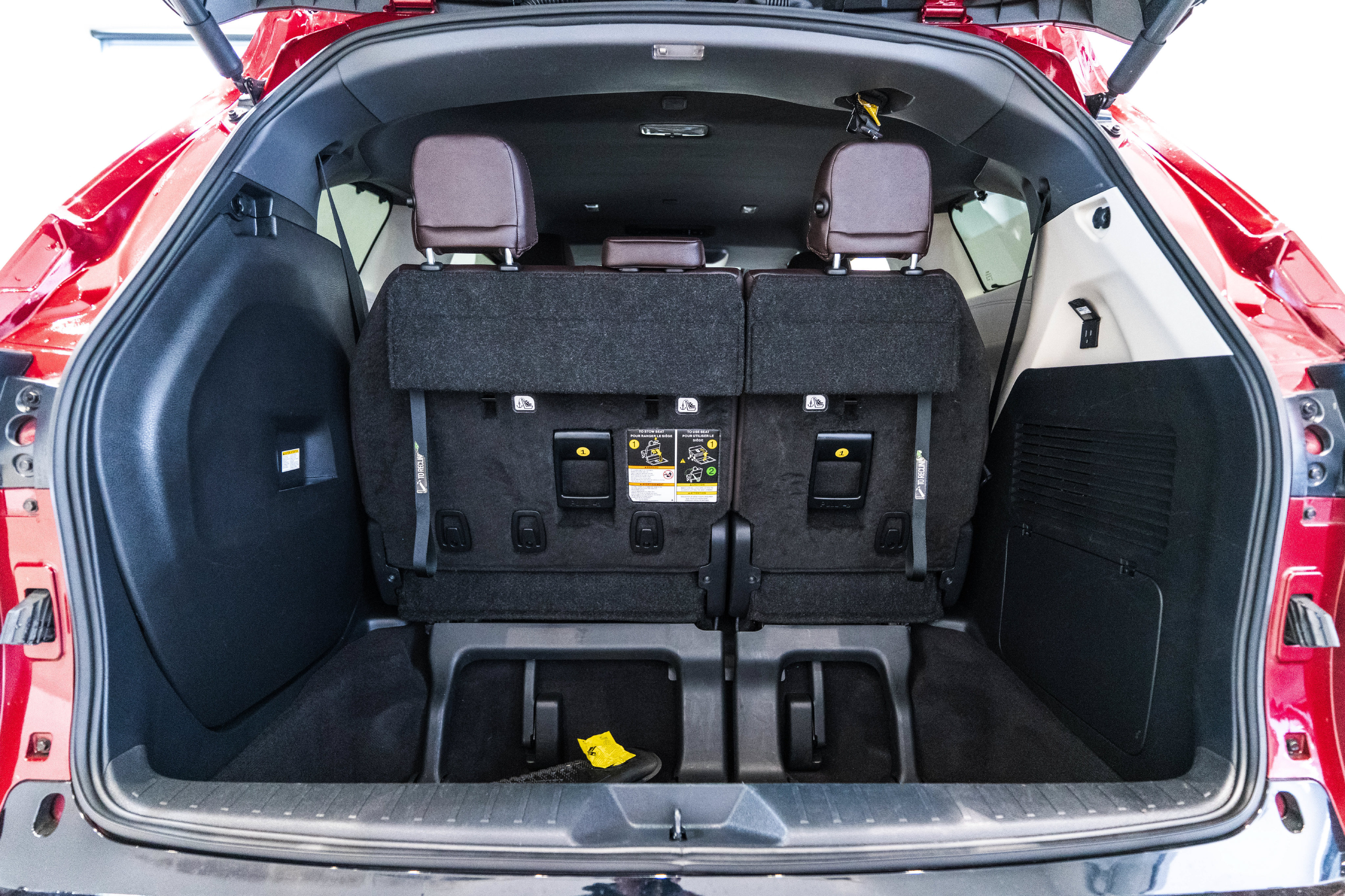 Used 2023 Toyota Sienna Platinum FWD image 41