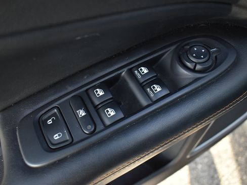 Used 2018 Jeep Compass Latitude w/ Cold Weather Group AWD/4WD image 11
