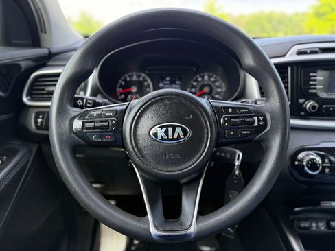 Used 2017 Kia Sorento LX FWD image 25