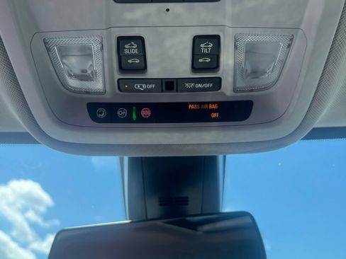 Used 2019 Chevrolet Traverse LT w/ LT Premium Package AWD/4WD image 16