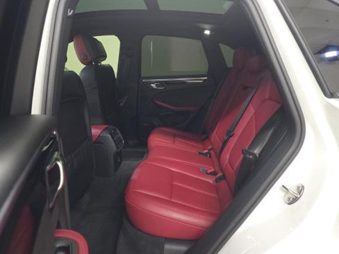 Used 2024 Porsche Macan AWD/4WD image 4