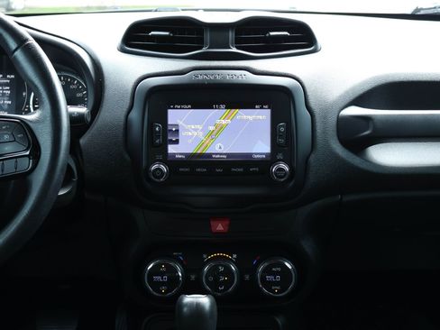 Used 2016 Jeep Renegade Latitude AWD/4WD image 16