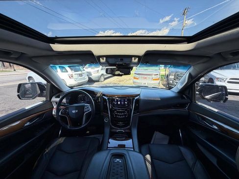Used 2016 Cadillac Escalade Luxury image 9