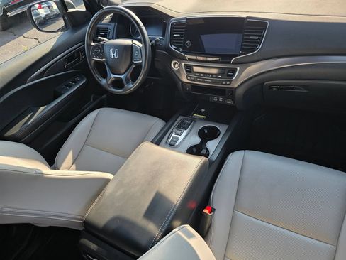 Used 2025 Honda Passport EX-L image 16