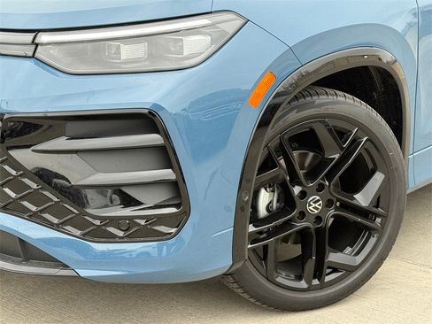 New 2026 Volkswagen Tiguan SE R-Line image 2