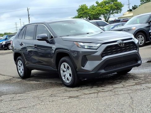 Used 2024 Toyota RAV4 LE AWD/4WD image 7