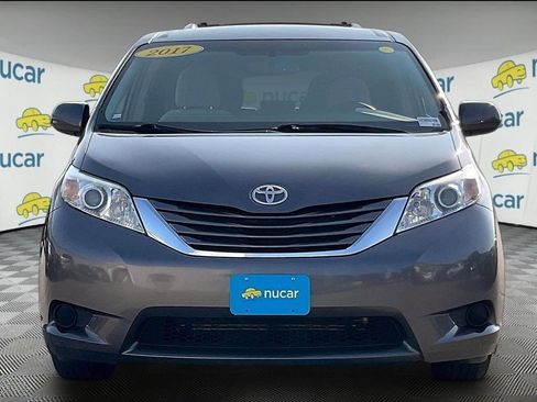 Used 2017 Toyota Sienna LE w/ Outdoor Package FWD image 2