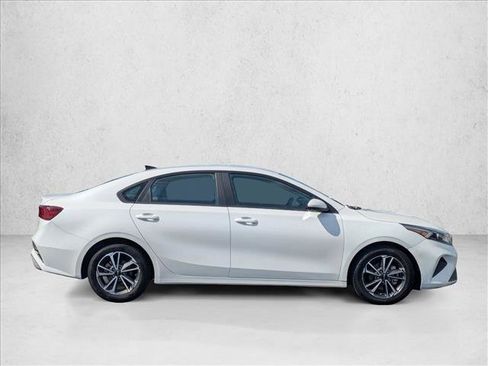 Used 2023 Kia Forte LXS FWD image 4
