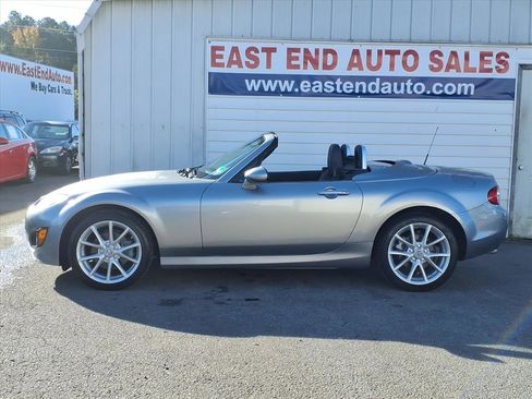 Used 2010 MAZDA MX-5 Miata Grand Touring image 3