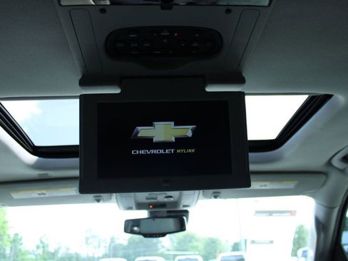 Used 2018 Chevrolet Suburban LT RWD image 25