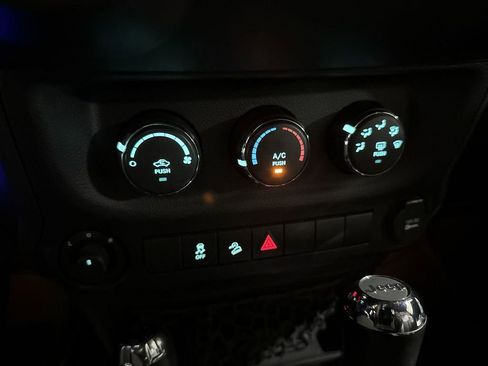Used 2014 Jeep Wrangler Unlimited Sport w/ Quick Order Package 24S AWD/4WD image 16