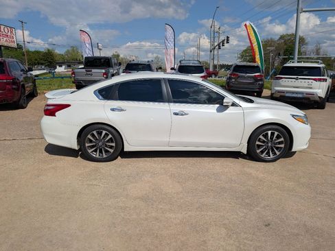 Used 2016 Nissan Altima 2.5 SL w/ Moonroof Package image 4