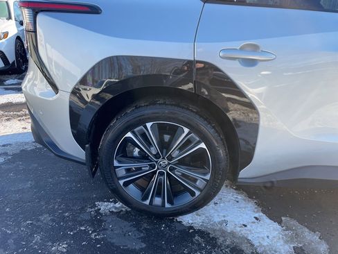 Used 2024 Toyota bZ4X Limited image 4