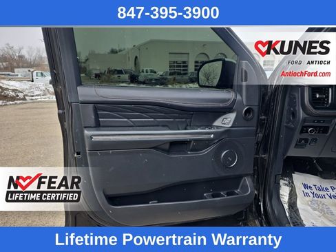 Used 2024 Ford Expedition Platinum image 17