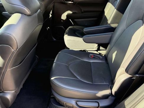 Used 2023 Toyota Highlander Limited AWD/4WD image 31