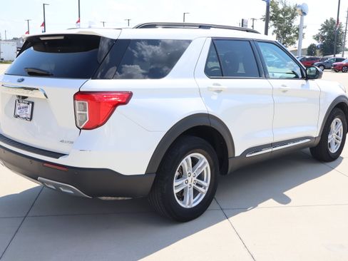 Used 2024 Ford Explorer XLT w/ Equipment Group 202A AWD/4WD image 5