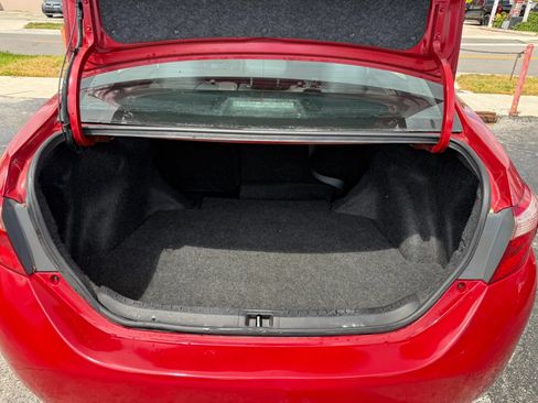 Used 2019 Toyota Corolla LE FWD image 18
