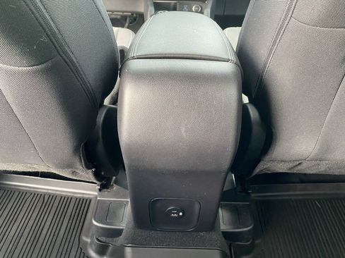 Used 2021 Ford Escape SE image 30