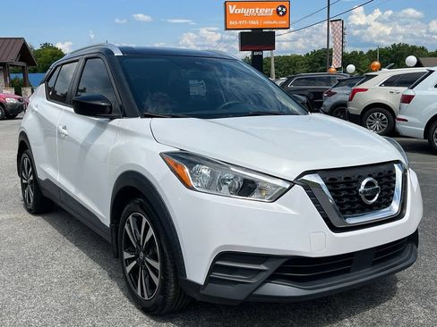Used 2020 Nissan Kicks SV FWD image 2