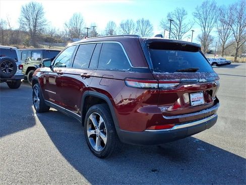 Used 2025 Jeep Grand Cherokee Limited w/ Luxury Tech Group II image 7