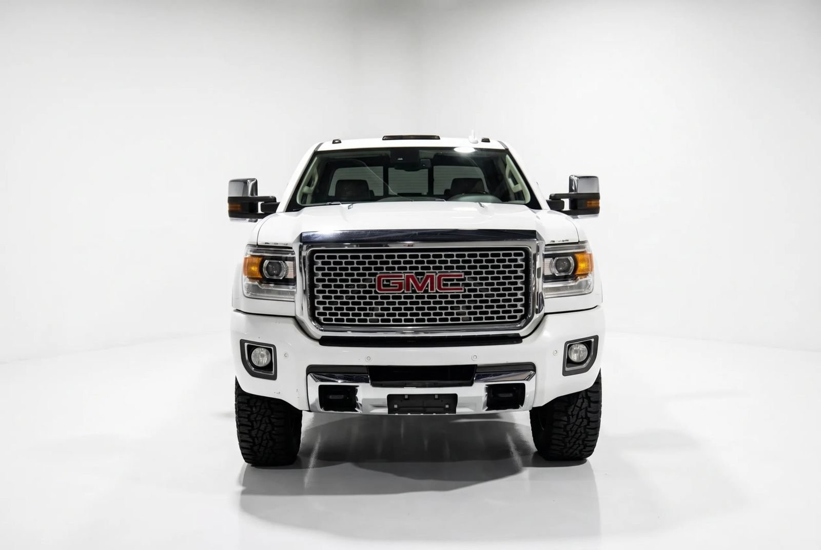 Used 2016 GMC Sierra 2500 Denali w/ Duramax Plus Package AWD/4WD image 2