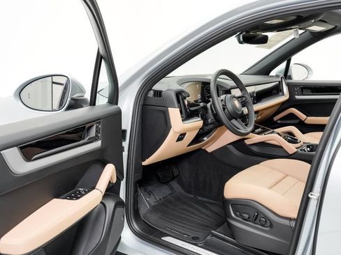 Certified 2026 Porsche Cayenne AWD/4WD image 7