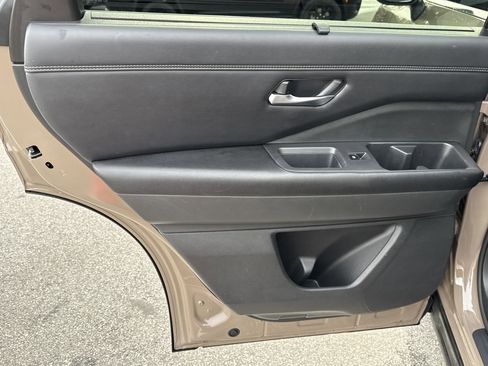 Used 2023 Nissan Pathfinder Platinum image 28