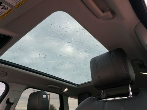 Used 2017 Land Rover Range Rover Sport HSE image 15