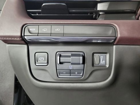 Certified 2021 Cadillac Escalade ESV Premium Luxury Platinum RWD image 32