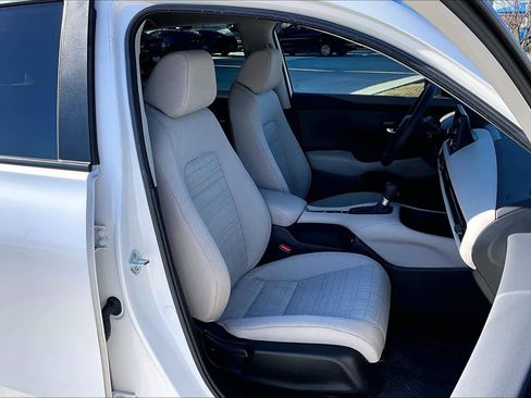 Used 2023 Honda HR-V LX image 9