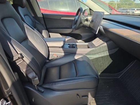 Used 2025 Tesla Model Y Long Range AWD/4WD image 19