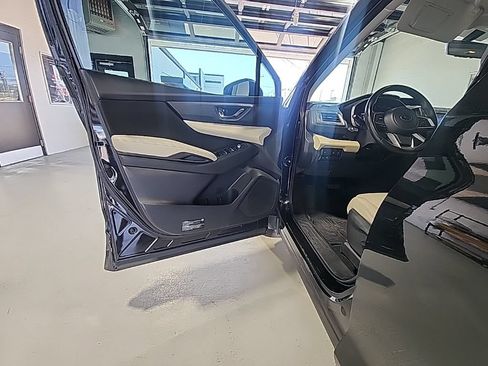 Used 2019 Subaru Ascent Premium AWD/4WD image 6