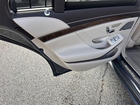 Used 2017 Mercedes-Benz S 550 Sedan image 21