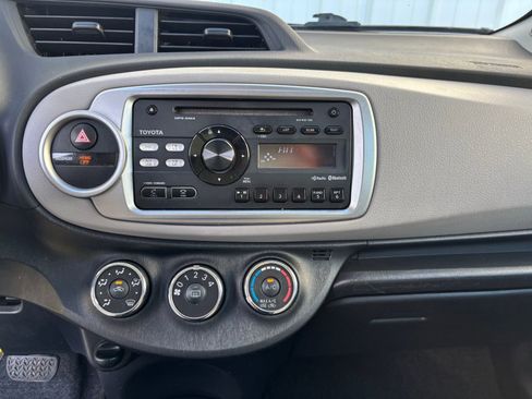 Used 2014 Toyota Yaris L image 19