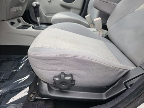 Used 2010 Hyundai Accent GLS FWD image 21