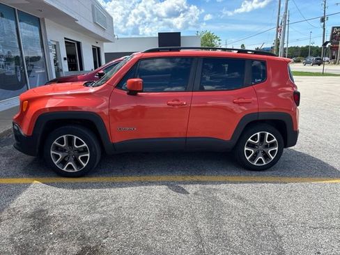 Used 2016 Jeep Renegade Latitude w/ Cold Weather Group AWD/4WD image 10