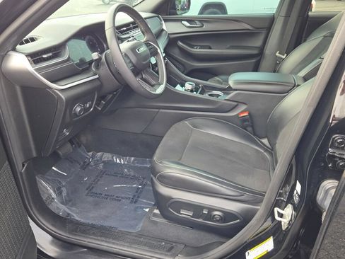 Certified 2024 Jeep Grand Cherokee Altitude AWD/4WD image 2