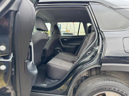 Used 2022 Toyota RAV4 XLE image 19