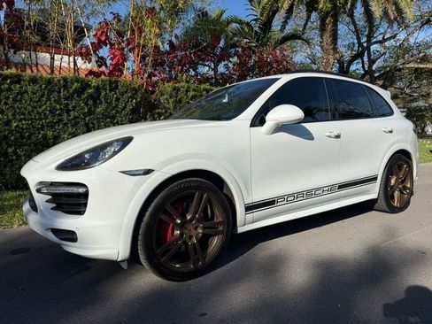 Used 2014 Porsche Cayenne GTS image 1
