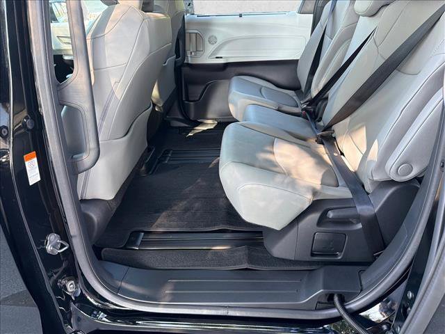 Used 2026 Toyota Sienna XLE FWD image 20