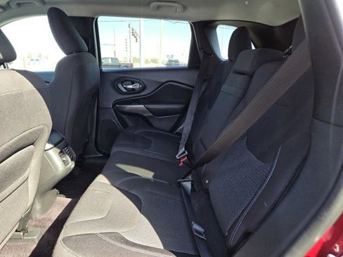 Used 2019 Jeep Cherokee Latitude w/ Cold Weather Group image 27