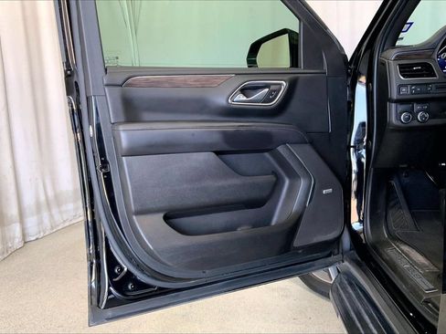 Used 2022 Chevrolet Suburban LT RWD image 21
