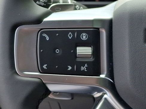 New 2025 Land Rover Discovery S image 18