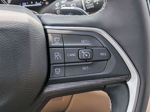 Used 2024 Jeep Grand Cherokee Limited w/ Luxury Tech Group II AWD/4WD image 20