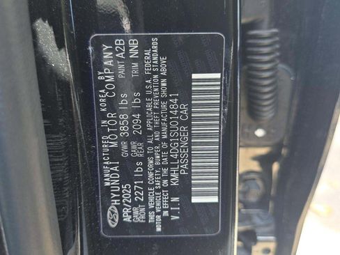 Used 2025 Hyundai Elantra SE FWD image 13